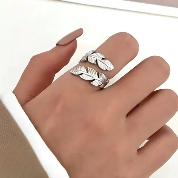 LEAF SHAPED ADJUSTABLE RING - Picture 4 of 12